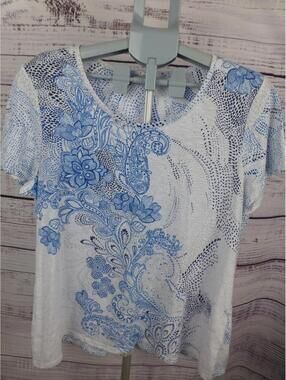 Chico's Zenergy Women's Size 2 (12/14) Blue Paisley Floral Print Top Pullover J4